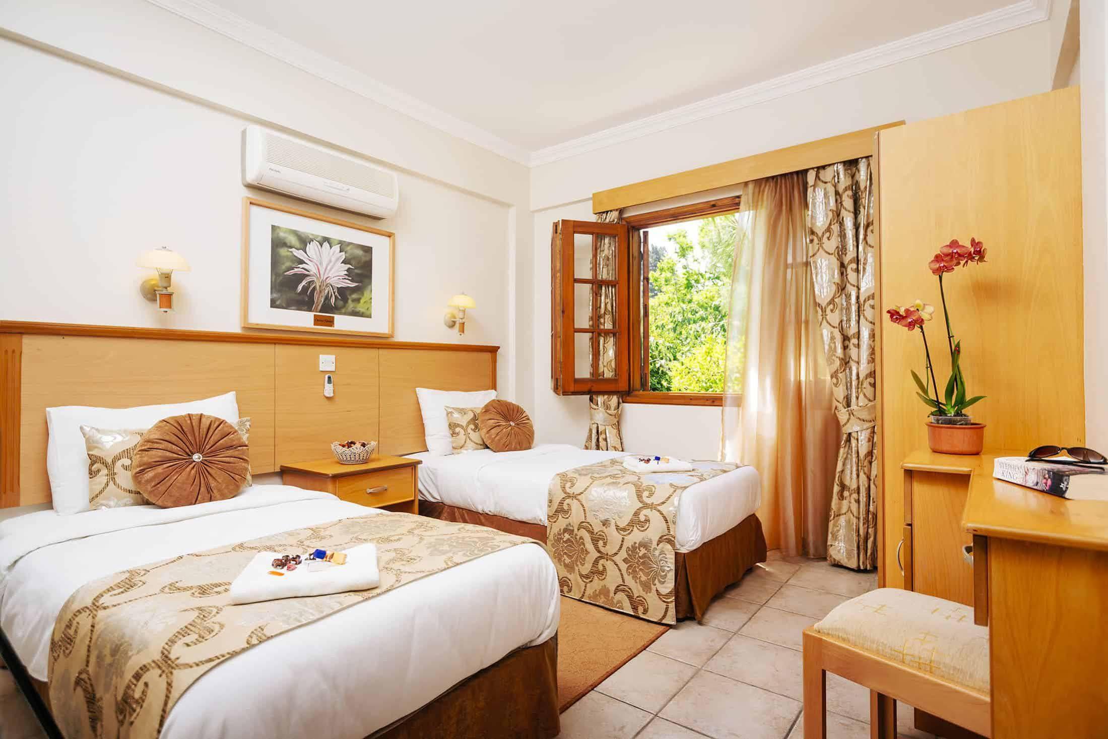 Almond Holiday Village & Hotel Karavas  外观 照片